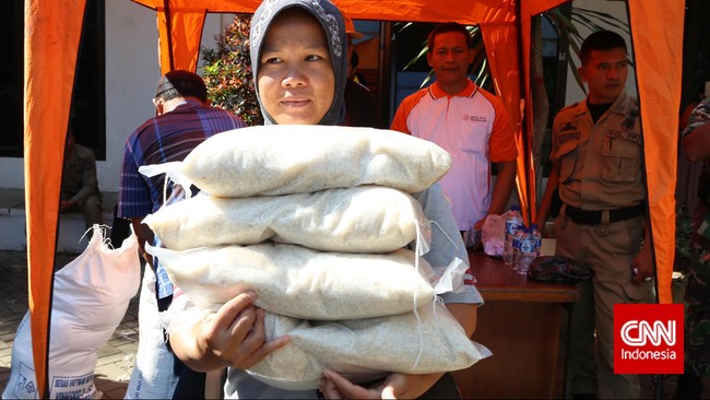Menteri Perdagangan Rachmat Gobel berkukuh tidak akan membuka keran impor beras meski harga beras kini melambung tinggi. Gobel