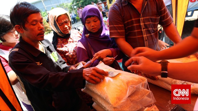 Direktur Utama Bulog Lenny Sugihat enggan menjelaskan masalah administrasi yang disebutnya menjadi penghambat penyaluran raskin dalam tiga bulan terakhir.