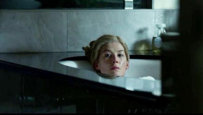 Jadwal Bioskop Trans TV hari ini (23 Desember) Gone Girl. Berikut sinopsis Gone Girl yang dibintangi Ben Affleck dan Rosamund Pike.