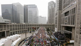 28 Ribu Pelari dan Robot Tomat di Maraton Tokyo