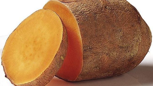 Siapa sangka jika daun dari umbi-umbian manis yang sering menjadi bahan pembuatan kolak ini mengandung vitamin yang luar biasa?