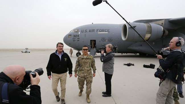 Menteri Pertahanan Amerika Serikat melakukan perundingan dengan para komandan militer AS di Timur Tengah untuk membicarakan strategi negara itu terhadap ISIS.