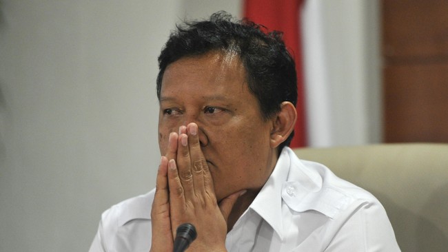 Direktur Lion Air, Daniel Putut mengaku&nbsp;sempat disandera penumpang untuk memastikan pencarian uang&nbsp;kompensasi dipenuhi manajemen.