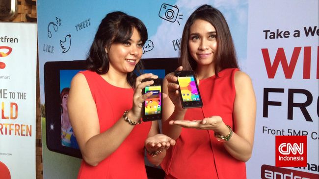 Pelanggan Esia Mulai Pakai Jaringan Smartfren Secara bertahap pelanggan Esia akan memakai jaringan Smartfren, terutama bagi mereka yang memakai kartu Esia untuk modem akan diminta pindah ke Smartfren.