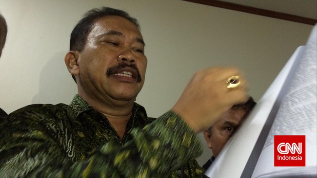 Bekas Bupati Tapanuli Tengah diancam 15 tahun penjara dengan dugaan menyuap Akil Mochtar untuk memenangkan kasus pilkadanya di 2011 lalu.