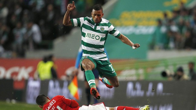 Dalam laga menlawan Gil Vincente, penyerang sayap asal Portugal, Nani, mencetak gol voli indah dari jarak 30 meter yang membuatnya menangis terharu.