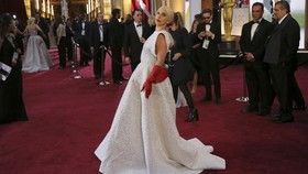 Lady Gaga Tak Gandeng Tunangan di Ajang Oscar