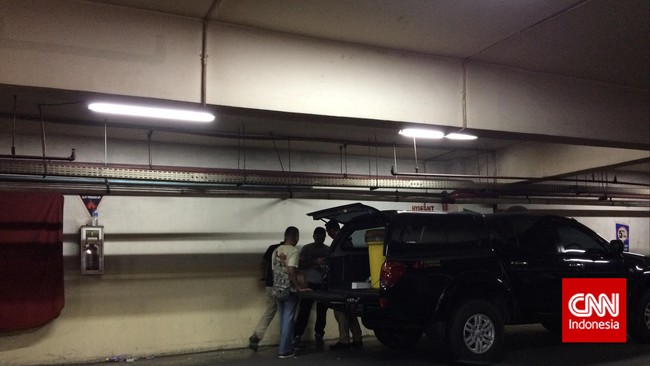 Tim penjinak bom Gegana saat ini sedang mengamankan temuan yang diduga bom kedua di pusat perbelanjaan ITC Depok Margonda, Jawa Barat.