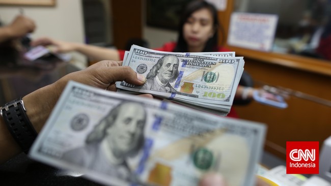 Rupiah menguat 35 poin ke posisi Rp14.855 per dolar AS pada perdagangan Senin (14/9) pagi atau hari pertama penerapan PSBB total.