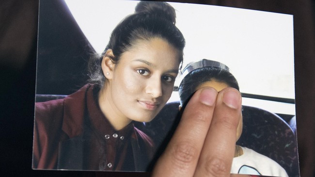 Inggris dilaporkan mencabut kewarganegaraan Shamima Begum, remaja yang kabur dari London untuk bergabung dengan ISIS di Suriah sekitar lima tahun lalu.