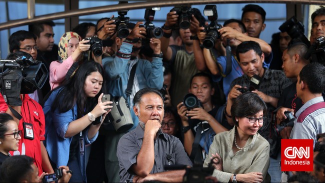 Jika penyidik menerapkan pasal soal penyuapan, sudah bisa dipastikan dalam perkara tersebut ada penerimanya.