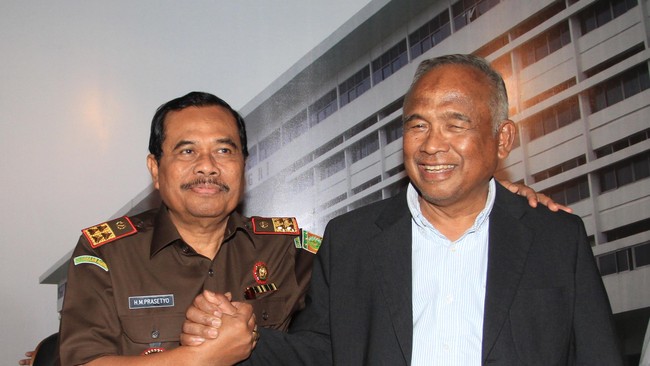 "Supaya lebih efektif, saya sebagai Jaksa Agung akan menyerahkan perkara BG di Kejaksaan ke Polri untuk diselesaikan sebagaimana mestinya," ujar Prasetyo.