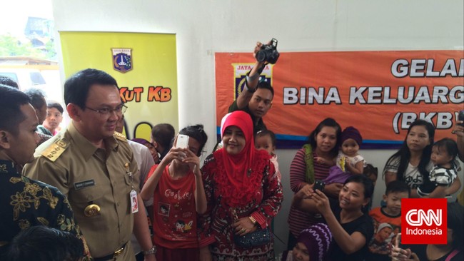Ahok menyebut besarnya belanja pegawai karena biaya untuk seluruh pekerja proyek sudah masuk dalam anggaran tersebut.