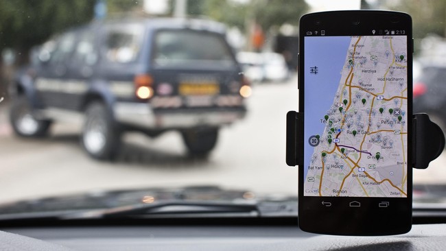 Penggugat dari komunitas otomotif merasa dirugikan karena selalu menggunakan GPS saat berkendara untuk menemukan lokasi yang dituju.