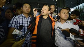 Dilarang Keluarga, KPK Gagal Sita Alphard Sutan Bhatoegana