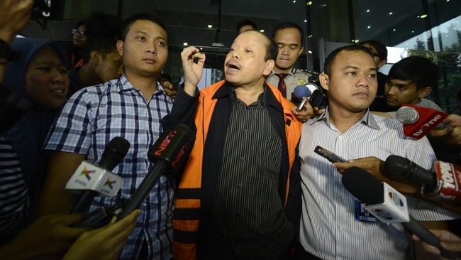 Kuasa hukum Sutan Bhatoegana, Razman Arif Nasution, mengatakan kliennya merasa dirugikan KPK karena ditahan tanpa pernah diperiksa sebagai saksi. 