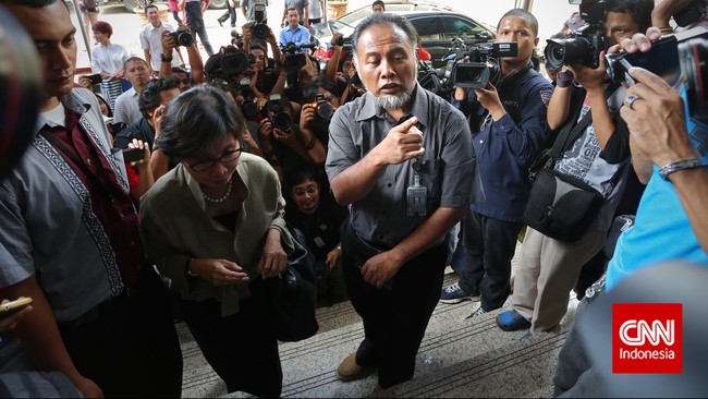Pegiat KPJ Ichsan Zikry mengatakan bahwa ada pembuktian yang tidak jelas dari jaksa akibat kelalaian menerima berkas perkara.