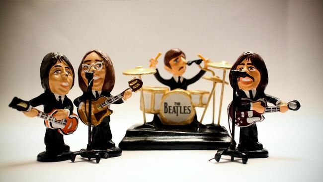 Keping piringan hitam pertama The White Album dari The Beatles dilelang seharga US$60 ribu atau setara Rp822 juta