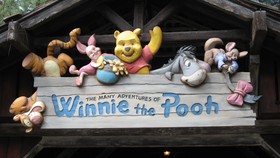 Winnie the Pooh Setua Ratu Elizabeth II