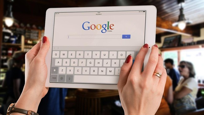 Sejumlah oknum Rusia dilaporkan memasang iklan di YouTube, Gmail, dan Google dalam upaya mengintervensi pemilu AS demi memenangkan Donald Trump.