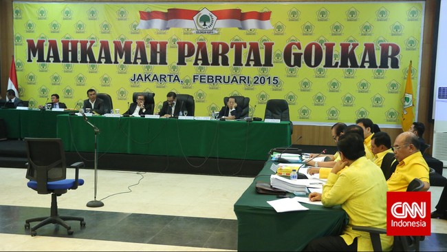 Dua hakim, Djasri Marin & Andi Mattalatta, mengabulkan permohonan Agung untuk menerima kepengurusan Munas Ancol. Dua hakim lainnya menolak permohonan Agung.
