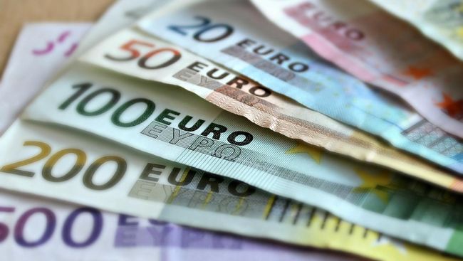 In hoeveelheid Pardon forum Khawatir Eropa Resesi, Euro Jatuh di Bawah Dolar AS