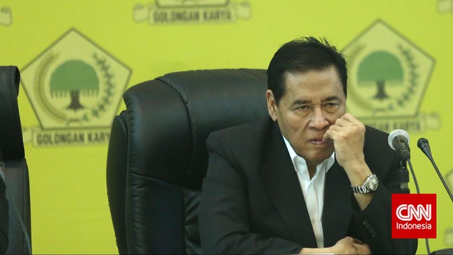 Ketua Mahkamah Partai Golkar Muladi meminta seluruh kader Golkar menghormati dan mematuhi keputusan Menkumham Yasonna Laoly yang mengesahkan kubu Agung Laksono.