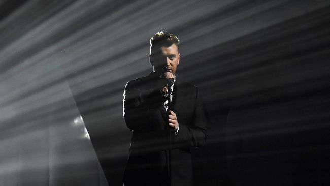 Terinspirasi dari kisah hidup dan musikalitas Lady Gaga, Smith nekat meraih mimpinya menjadi bintang pop seperti pujaannya tersebut.