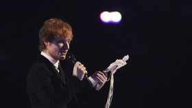 Ed Sheeran Bebaskan Teman dari Lilitan Utang