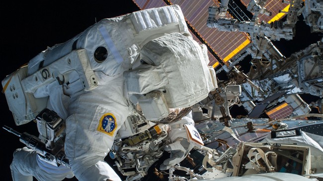 Akan ada enam astronaut yang menghuni stasiun antariksa di saat yang bersamaan.