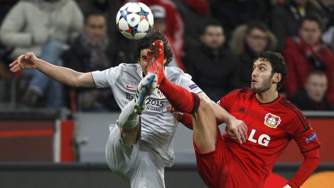 Bayer Leverkusen akhirnya memenangkan leg pertama dan membawa keunggulan gol untuk dibawa ke leg kedua yang akan berlangsung pada 18 Maret 2015.