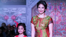Novita Angie Tak Lupakan Kodrat Perempuan Masak di Dapur