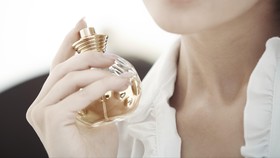 Bebas Gigitan Nyamuk dengan Wewangian Victoria's Secret