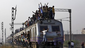 India Benahi Transportasi Kereta