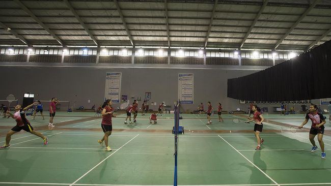 Tes Kesehatan Sambut Kevin Sanjaya dkk di Pelatnas PBSI Pemain-pemain elite tim badminton Indonesia sudah kembali ke Pelatnas PBSI dan menjalani tes kesehatan terlebih dahulu sebelum berlatih.