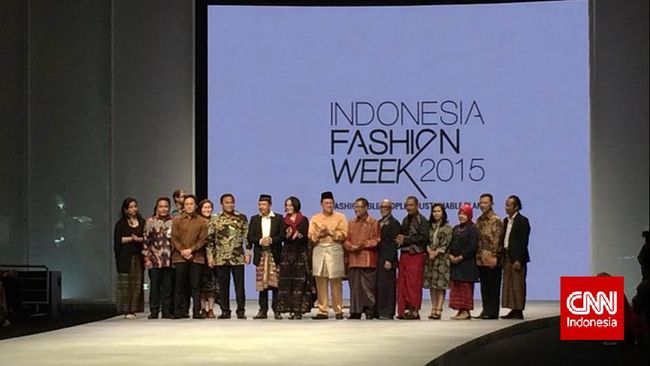Indonesia Fashion Week 2015 menghadirkan 747 brand lokal, 230 desainer, 2.552 fashion outfit, dan 32 pagelaran busana.
