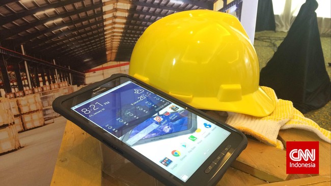 Mempunyai pelindung dengan standar militer, membuat tablet Samsung Galaxy Tab Active ini mampu bertahan di lingkungan yang keras.