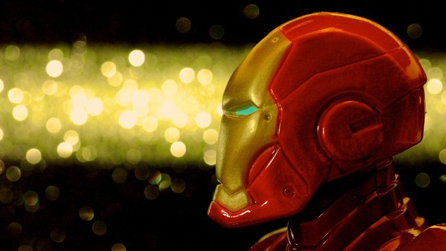 Komik lanjutan kisah Iron Man, versi remaja perempuan bernama Riri Williams, itu mendapat kritikan pedas karena mengenakan atasan yang terbuka di bagian pusar.