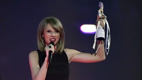 Berkantong Paling Tebal, Taylor Swift Ungguli Dua Eks Kekasih