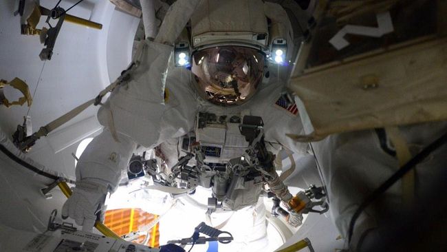 Astronaut Butuh Pakaian Antariksa Baru untuk Kembali ke Bulan