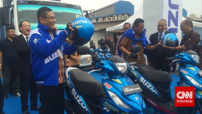Menteri Perindustrian Saleh Husin menilai lonjakan investasi tersebut akibat gencarnya iming-iming investasi yang dijanjikan pemerintahan Presiden Joko Widodo.