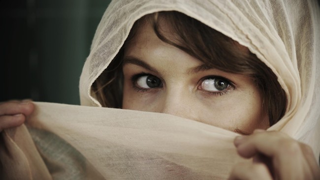 Lima puluh perempuan di Arab Saudi diberikan hak untuk bepergian tanpa ditemani oleh muhrim atau kerabat laki-laki sebagai penjaga.