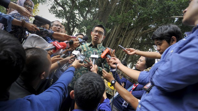 Dengan harga jual Rp2 ribu per kantong akan membiasakan masyarakat untuk menyadari pentingnya budaya hemat kantung plastik dan kebersihan.