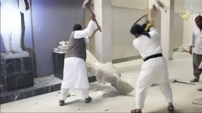 Dalam video berdurasi lima menit, ISIS menghancurkan patun-patung kuno berusia ribuan tahun di Museum Mosul, picu kecaman dari para ahli arkeologi.