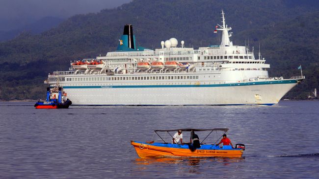 Kapal nelayan sampai kapal pesiar diminta waspada gelombang tinggi di Laut Jawa bagian barat, Laut Sulawesi, Perairan utara Halmahera hingga Papua.