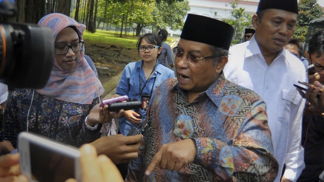Terjadinya aksi pembakaran pintu gereja di Bantul dan Purworejo sebagai buntut dari kasus Tolikara menunjukkan lemahnya kinerja BIN.