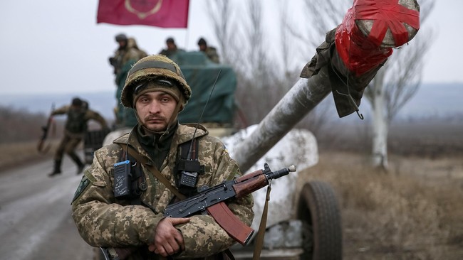 Parlemen Ukraina menyetujui pemberlakuan status darurat militer di wilayah perbatasan pada Senin (26/11).