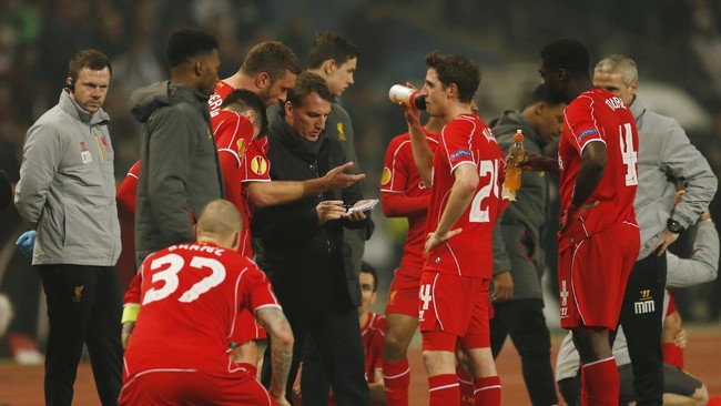 Musim 2013/14, tak hanya tertinggi mencetak gol, pertahanan Liverpool pun tertinggi dalam blunder. Frekuensi blunder itu masih tinggi hingga akhir pekan lalu.