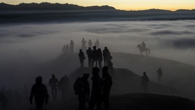 Berlomba Menuju Puncak Bromo di Akhir Pekan