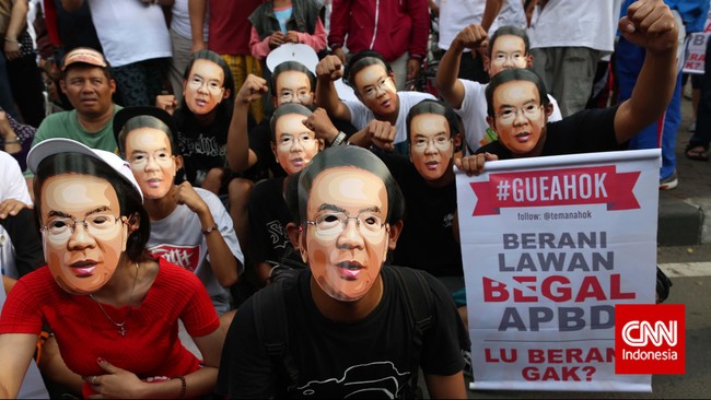 Aksi dukungan masyarakat ibu kota kepada Ahok untuk membongkar dana siluman APBD 2015 semakin meluas menyusul bergulirnya hak angket DPRD.